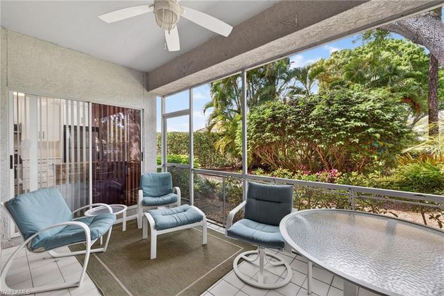 290 Emerald Bay CIR L7, Naples, FL 34110