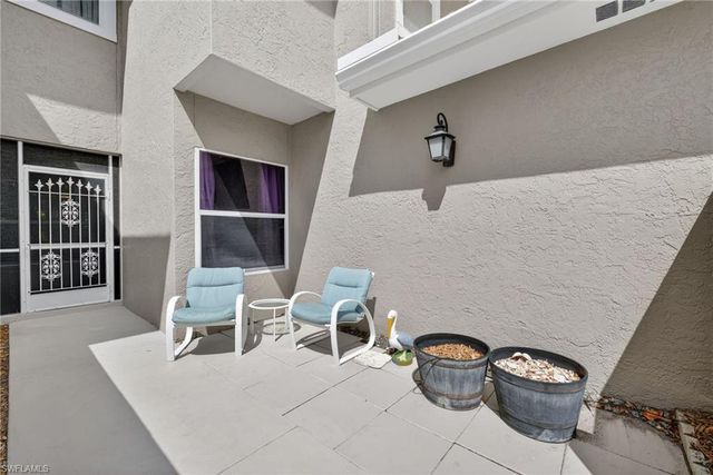 290 Emerald Bay CIR L7, Naples, FL 34110