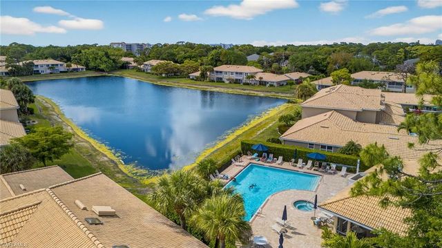 290 Emerald Bay CIR L7, Naples, FL 34110