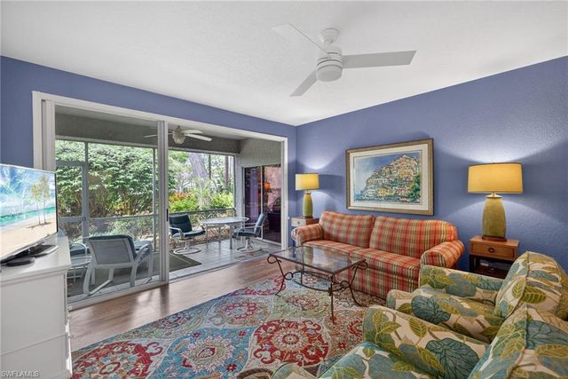 290 Emerald Bay CIR L7, Naples, FL 34110