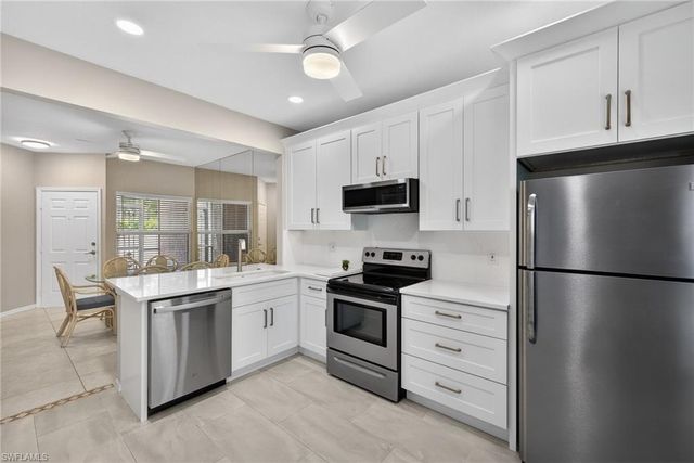 290 Emerald Bay CIR L7, Naples, FL 34110