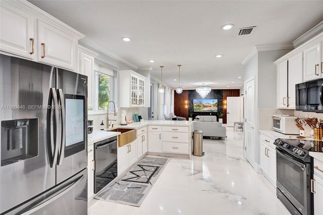 20456 NW 8th Ct, Miami Gardens, FL 33169