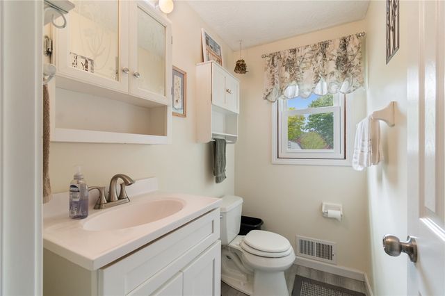25 Spring Tree Lane, Greece, NY 14612
