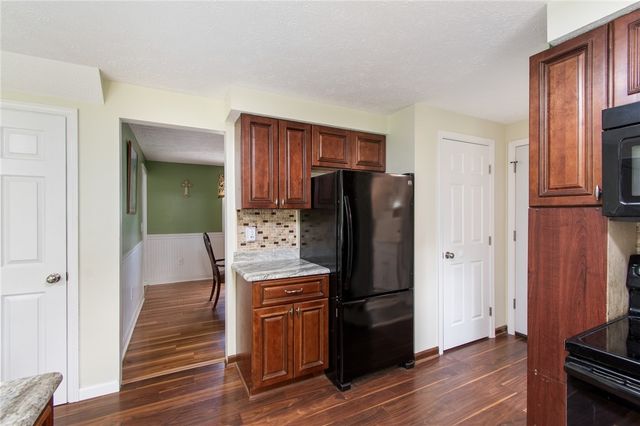 25 Spring Tree Lane, Greece, NY 14612
