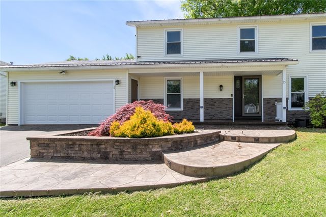 25 Spring Tree Lane, Greece, NY 14612