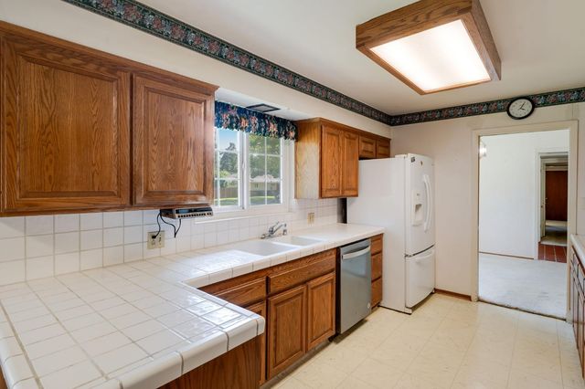 5437 Valhalla Dr, Carmichael, CA 95608
