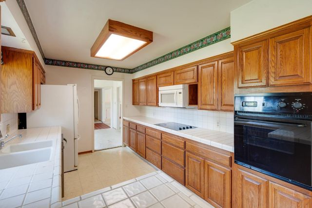 5437 Valhalla Dr, Carmichael, CA 95608