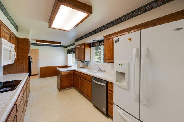 5437 Valhalla Dr, Carmichael, CA 95608