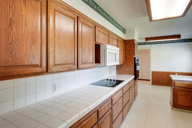 5437 Valhalla Dr, Carmichael, CA 95608
