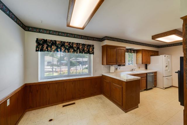 5437 Valhalla Dr, Carmichael, CA 95608