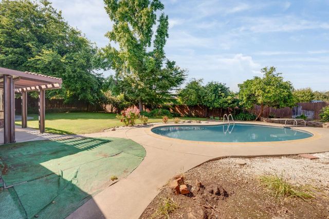 5437 Valhalla Dr, Carmichael, CA 95608
