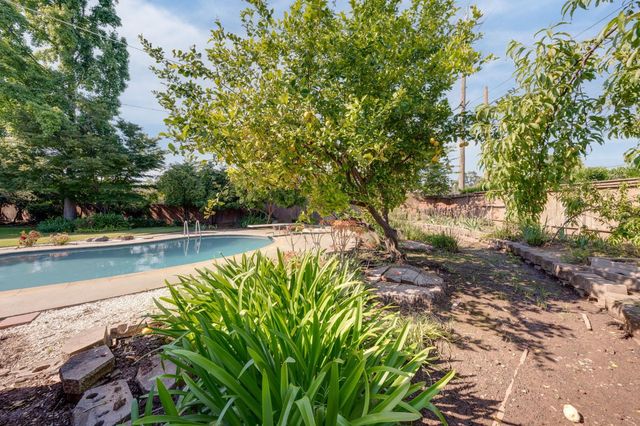 5437 Valhalla Dr, Carmichael, CA 95608