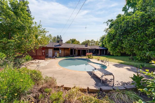 5437 Valhalla Dr, Carmichael, CA 95608