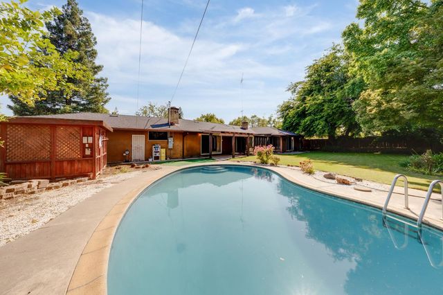 5437 Valhalla Dr, Carmichael, CA 95608