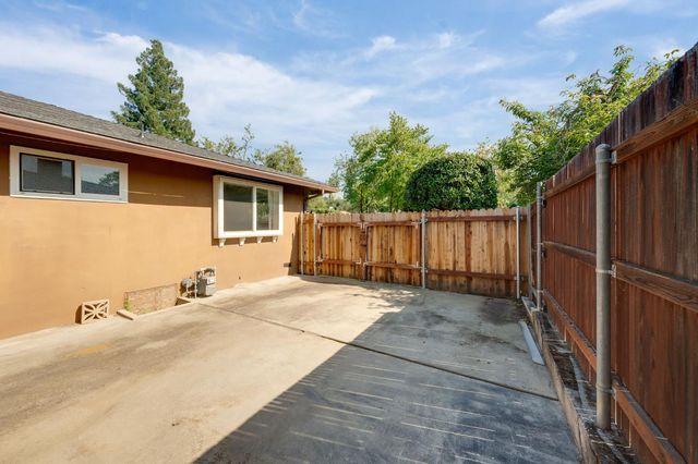 5437 Valhalla Dr, Carmichael, CA 95608