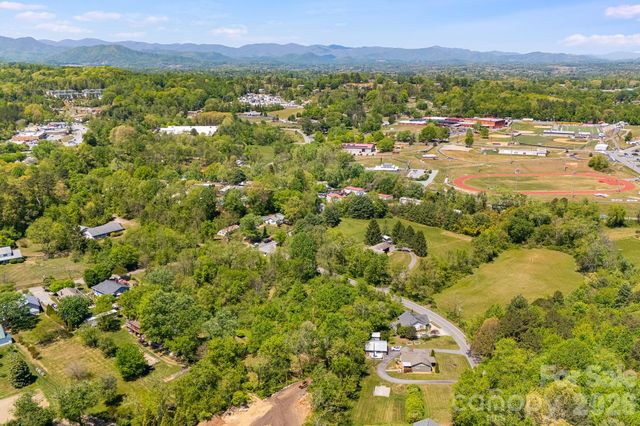 174 Ben Lippen Road, Asheville, NC 28806