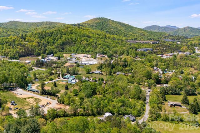 174 Ben Lippen Road, Asheville, NC 28806