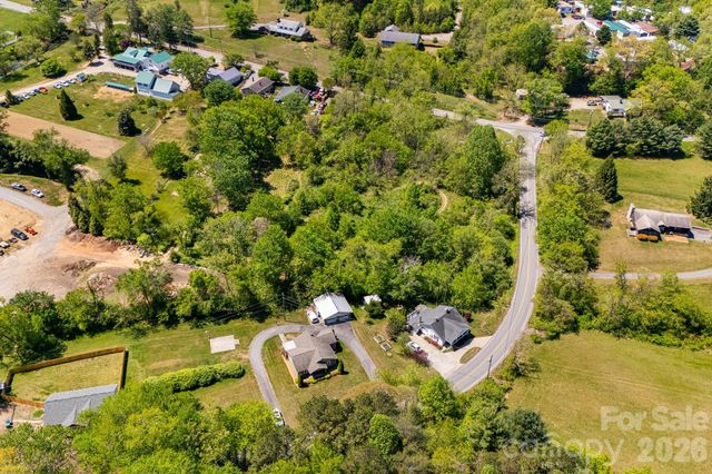 174 Ben Lippen Road, Asheville, NC 28806