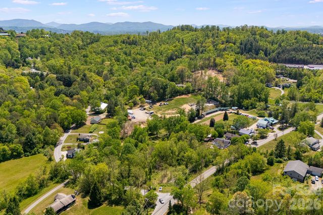 174 Ben Lippen Road, Asheville, NC 28806