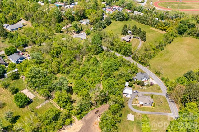 174 Ben Lippen Road, Asheville, NC 28806