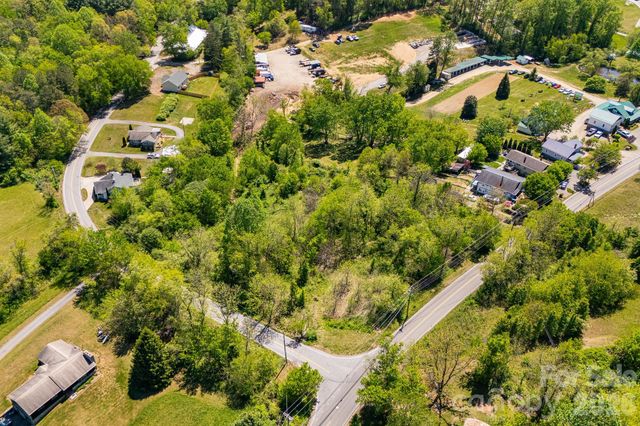 174 Ben Lippen Road, Asheville, NC 28806