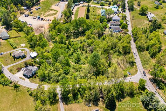 174 Ben Lippen Road, Asheville, NC 28806