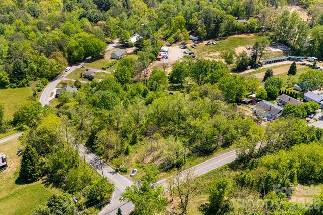 174 Ben Lippen Road, Asheville, NC 28806