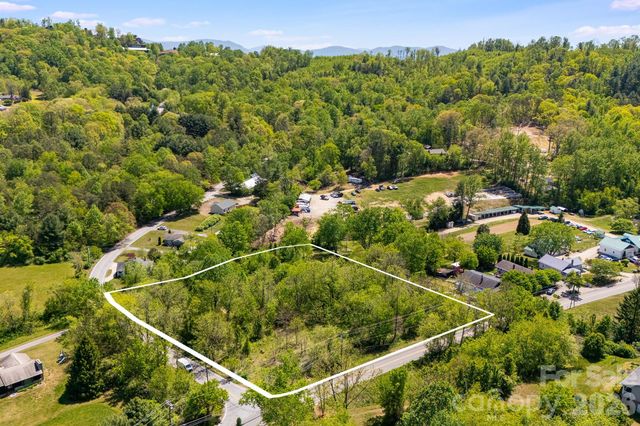 174 Ben Lippen Road, Asheville, NC 28806