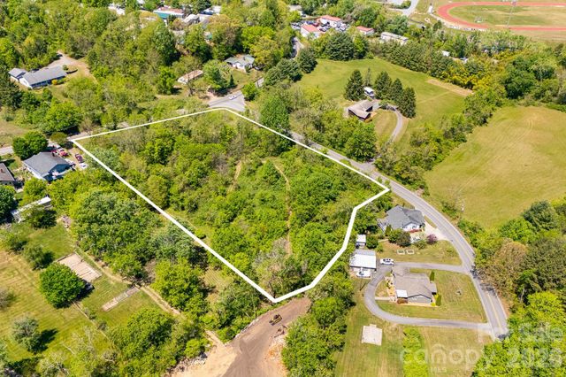 174 Ben Lippen Road, Asheville, NC 28806