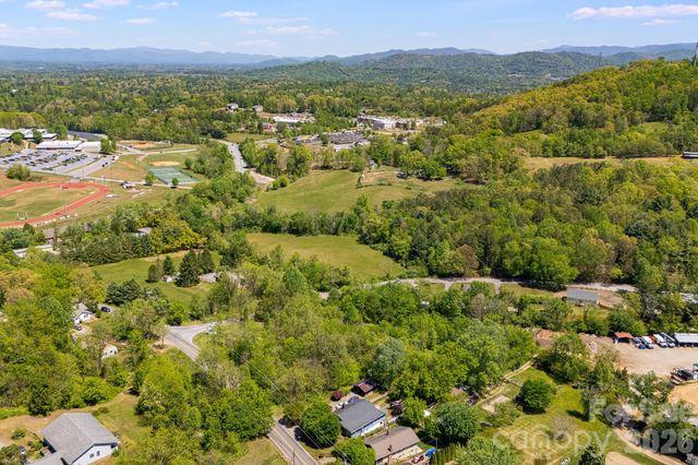 174 Ben Lippen Road, Asheville, NC 28806
