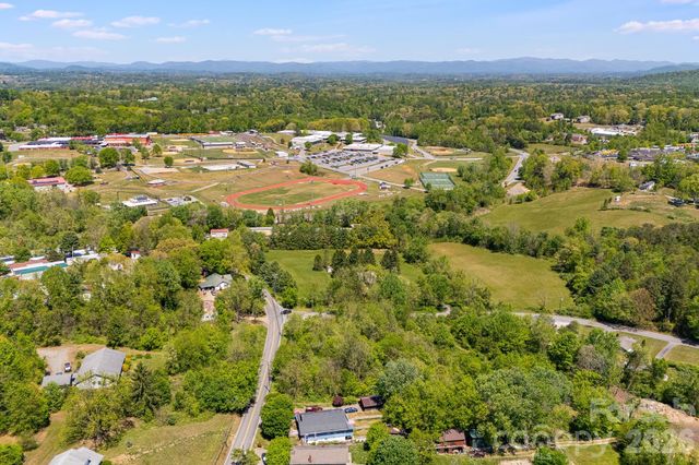 174 Ben Lippen Road, Asheville, NC 28806