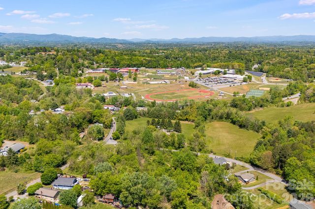 174 Ben Lippen Road, Asheville, NC 28806