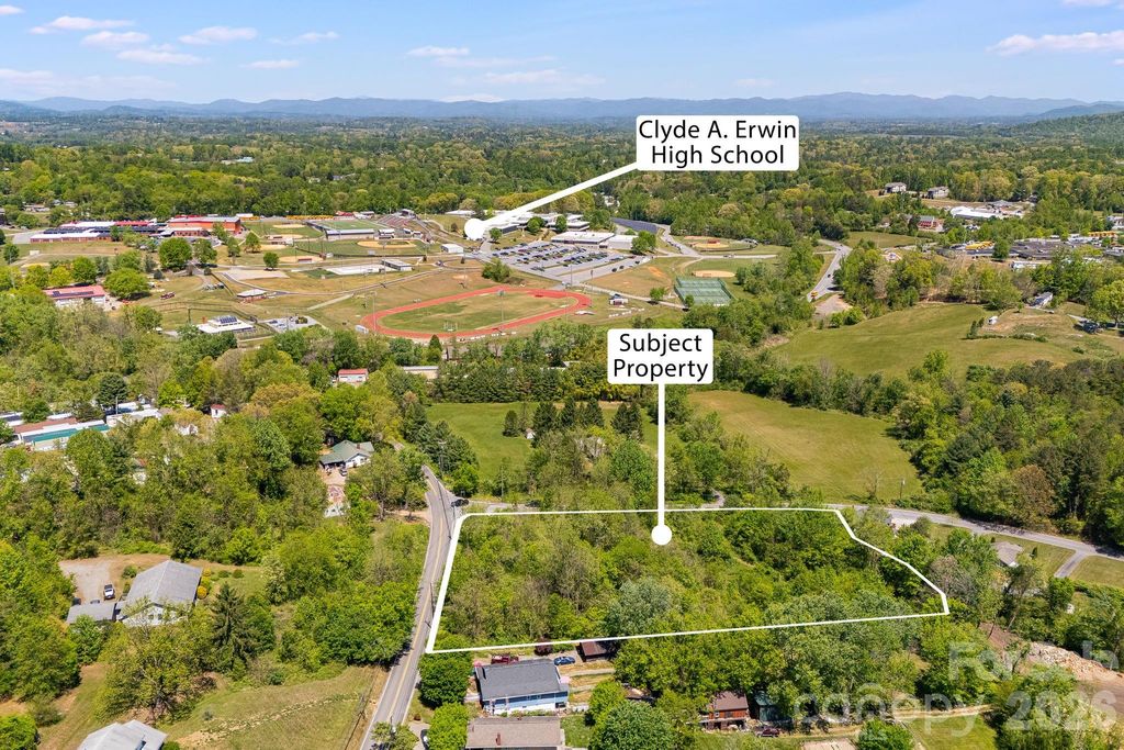174 Ben Lippen Road, Asheville, NC 28806