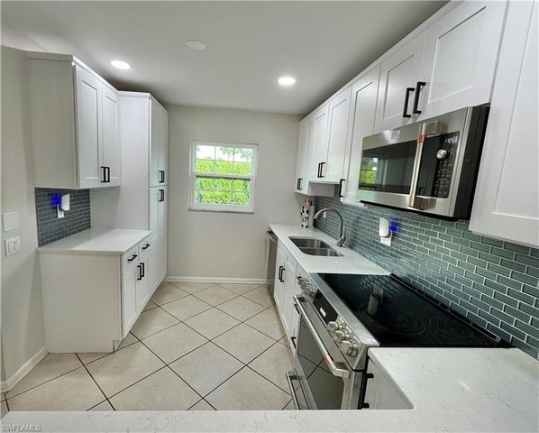 6986 Winkler RD, Fort Myers, FL 33919