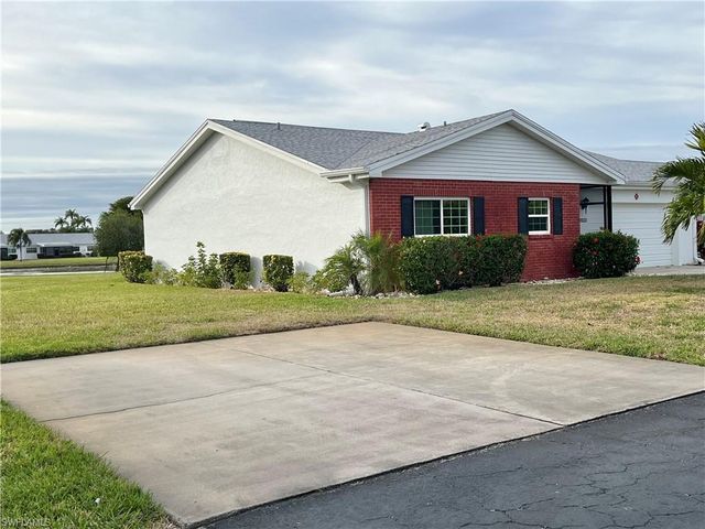 6986 Winkler RD, Fort Myers, FL 33919