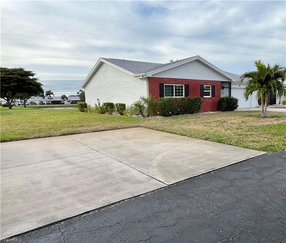 6986 Winkler RD, Fort Myers, FL 33919