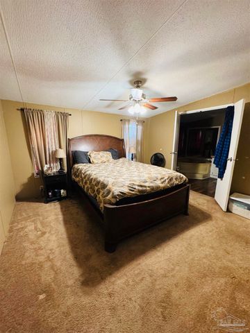 5568 Forest Hills Ln, Milton, FL 32570