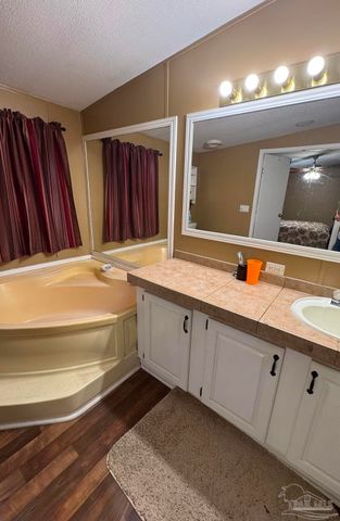 5568 Forest Hills Ln, Milton, FL 32570
