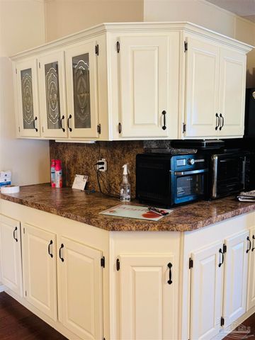5568 Forest Hills Ln, Milton, FL 32570