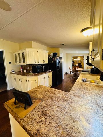 5568 Forest Hills Ln, Milton, FL 32570