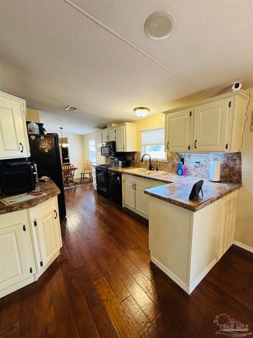 5568 Forest Hills Ln, Milton, FL 32570