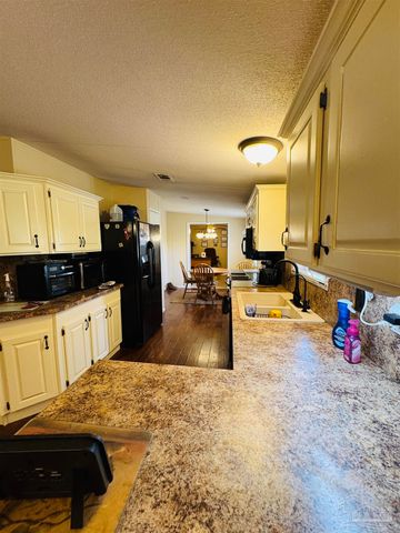 5568 Forest Hills Ln, Milton, FL 32570