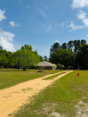 5568 Forest Hills Ln, Milton, FL 32570