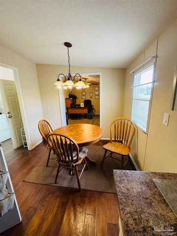5568 Forest Hills Ln, Milton, FL 32570