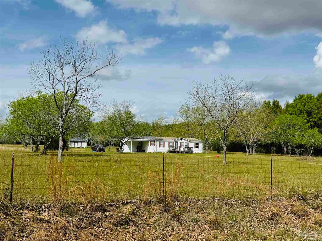 5568 Forest Hills Ln, Milton, FL 32570