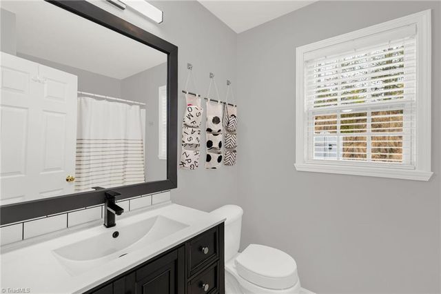 1328 Crosswinds Drive, High Point, NC 27265