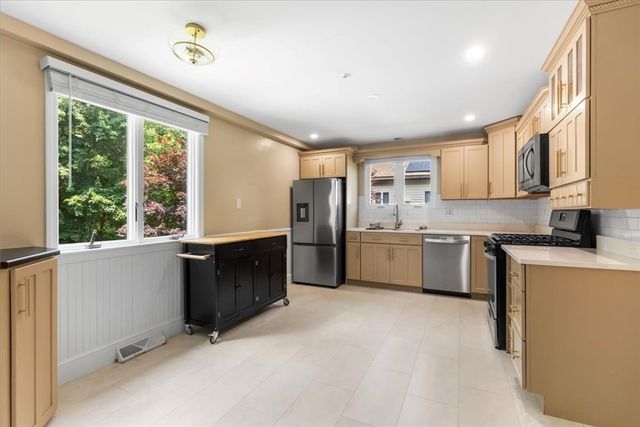 16 Fawn Cir, Randolph, MA 02368