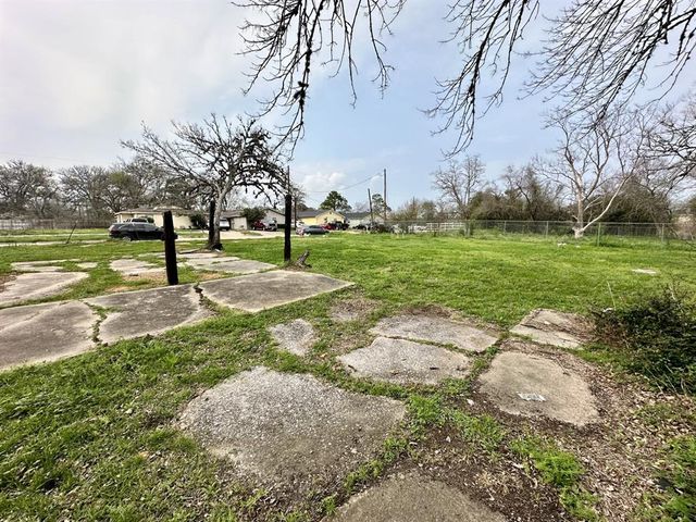 200 Avenue L, Baytown, TX 77520