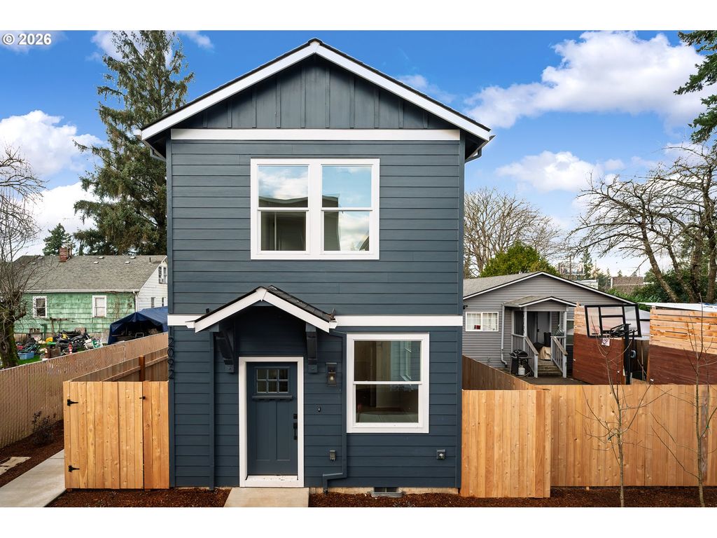 12092 Se Market St, Portland, OR 97216