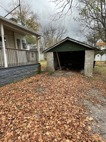 138 S Main St, Cornersville, TN 37047